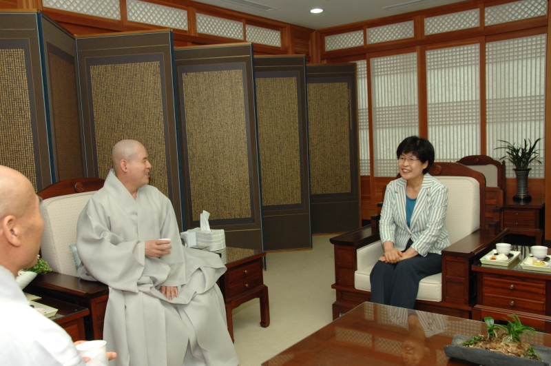 2010.08.16_전재희 전 장관 예방 (4)
